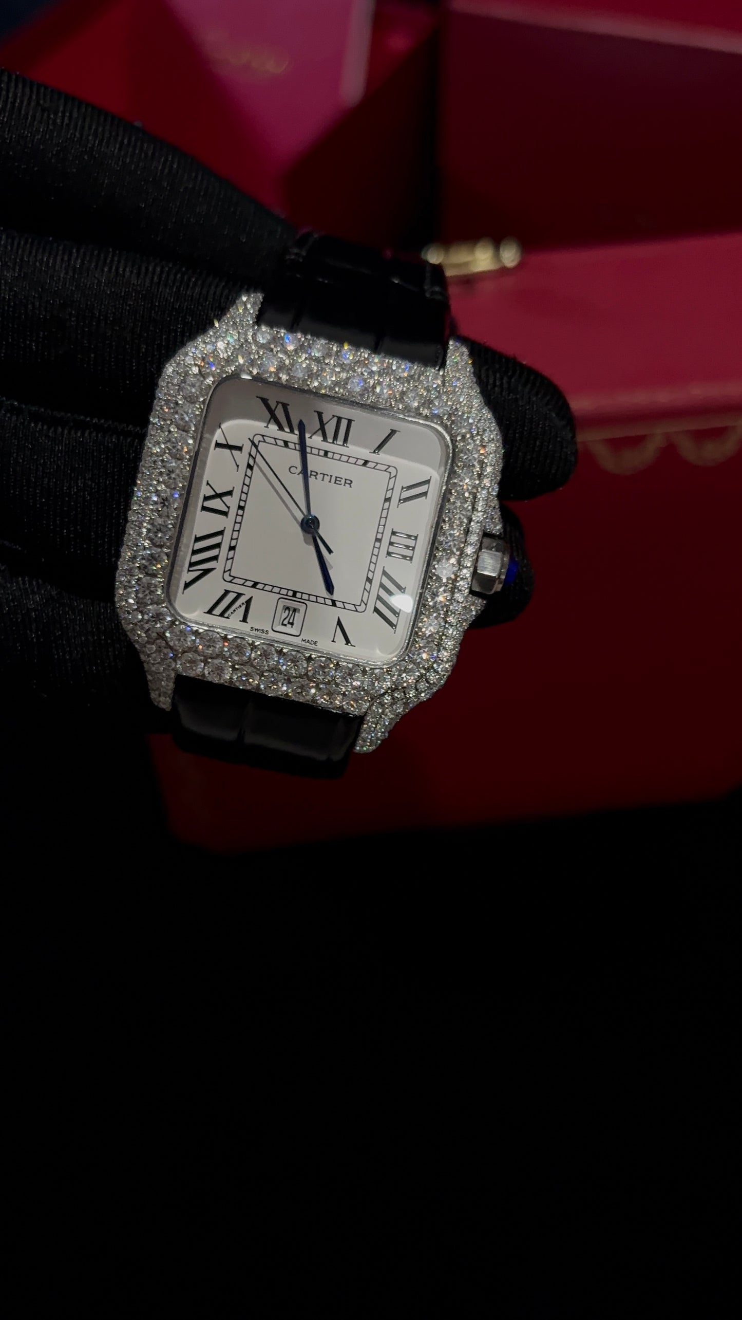 Cartier Santos XL100 Correa de cuero negro, dial simple 
Semi iced, 41mm Automatic. Lab grown diamond 
Full set